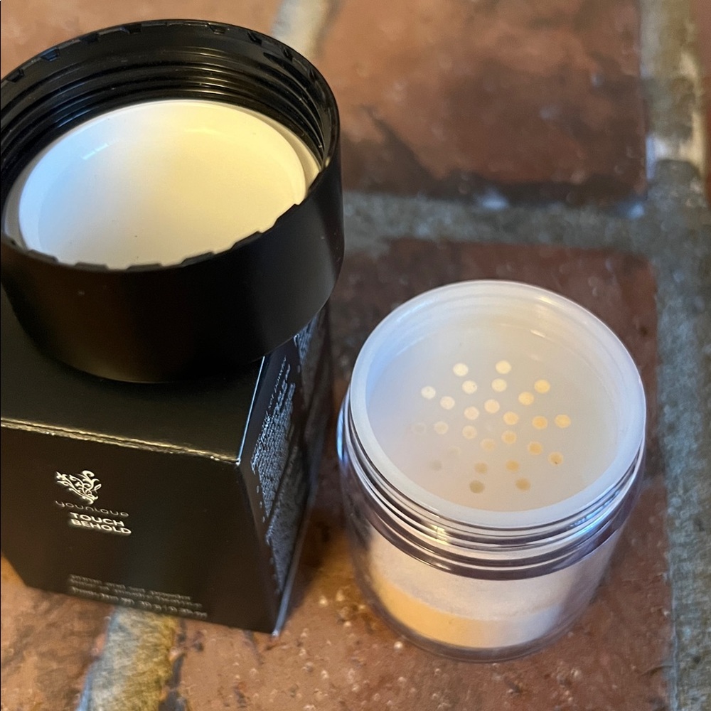 NEW Younique Touch Behold Setting Powder - Picture 2 of 2